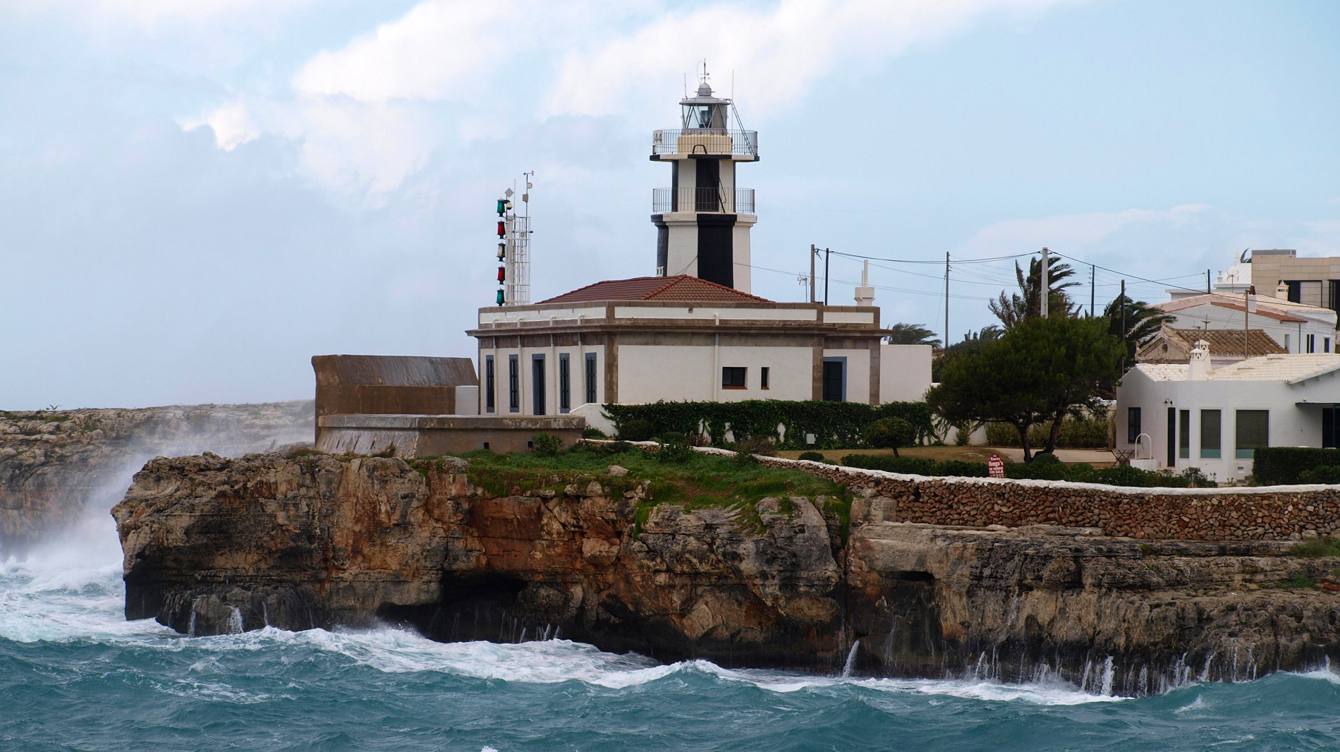 Descubre el Faro de Sa Farola en Ciutadella, Menorca